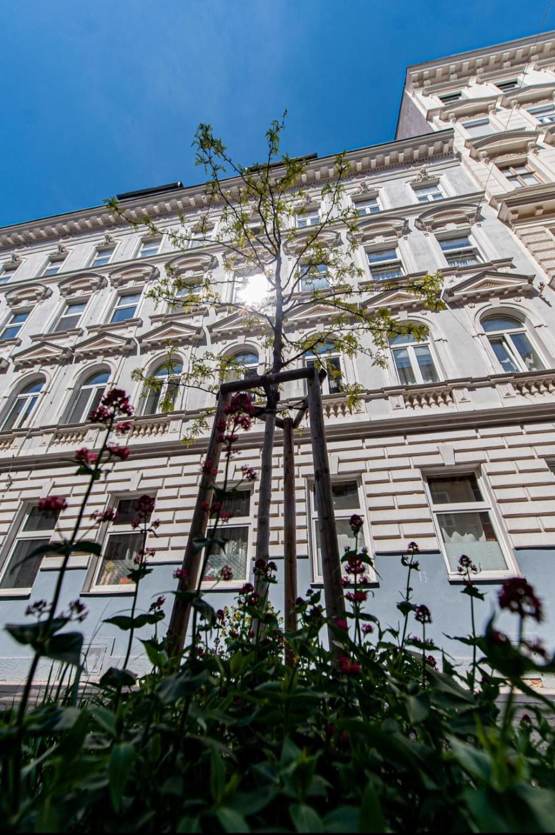 With Balcony Near Augarten * Viena
